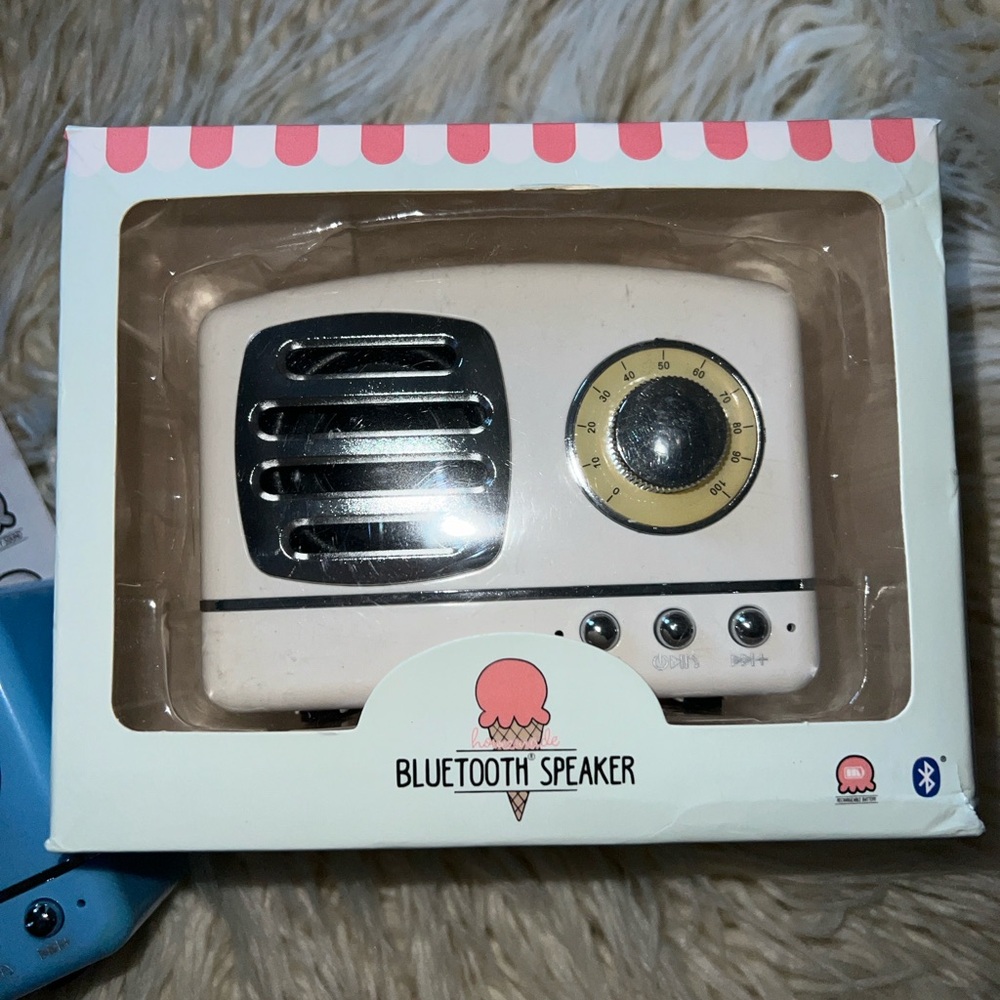 2 New TARGET BULLSEYE'S PLAYGROUND Vivitar RETRO WIRELESS BLUETOOTH SPEAKERS - Picture 3 of 6